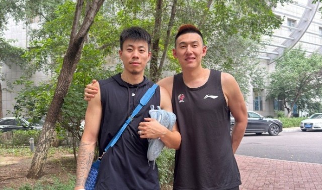 官方网站-付豪分享与张镇麟刘雁宇等人合影：人生岔路口的祝福，愿前程顺遂