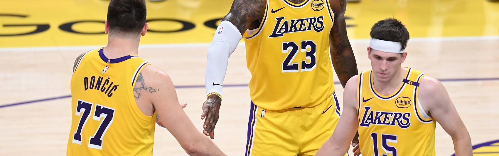 湖人自媒体预计新赛季首发：东契奇 里夫斯 詹姆斯 八村塁 艾顿