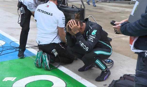 官方网站-维斯塔潘和红牛动真格了 稳如汉密尔顿也难免失误